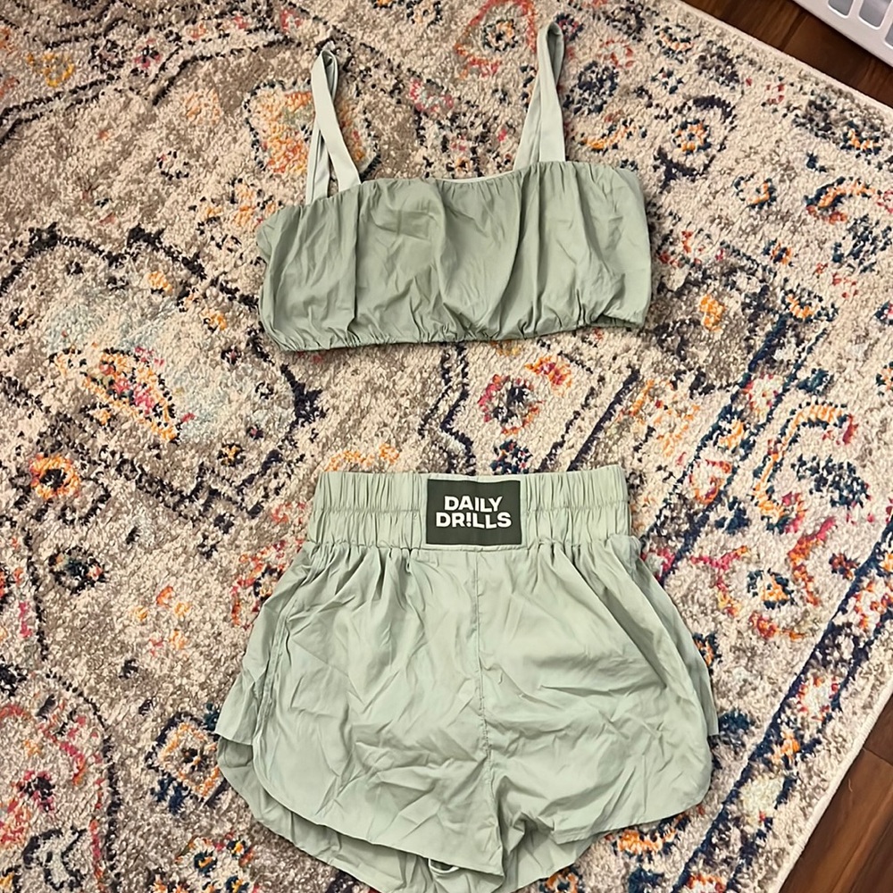 Daily Drills Bounce Set in pretty sage green color